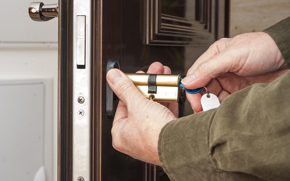 serrurier ouverture porte Montreuil